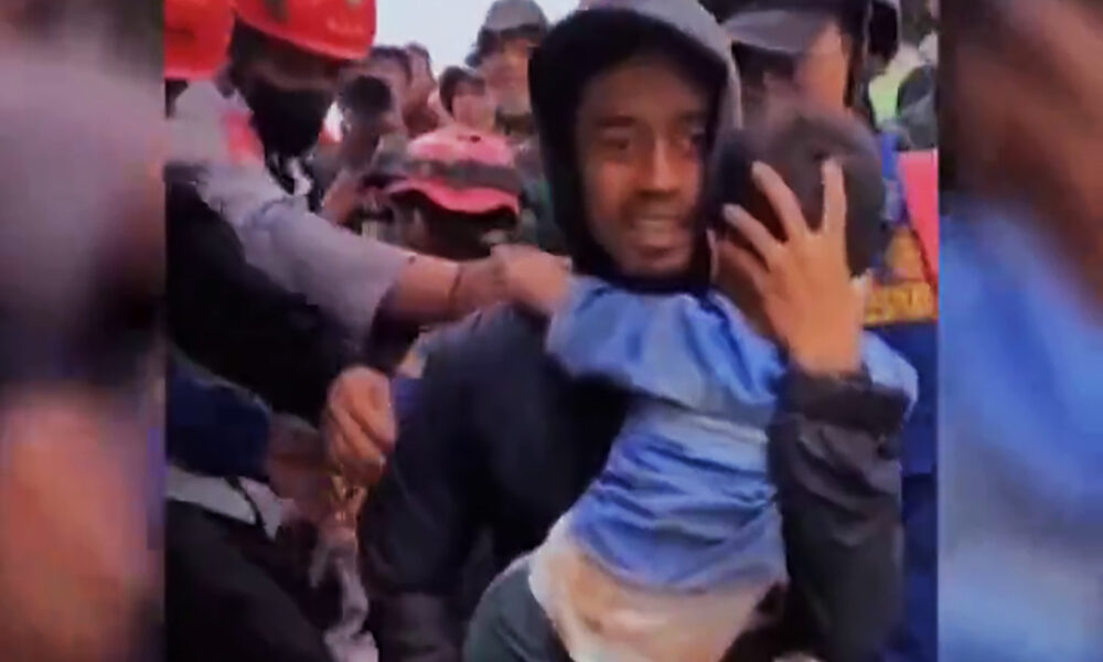 Indonesian child rescued from earthquake rubble after two days | Ariana ...