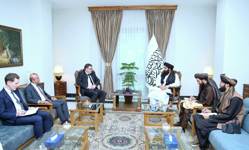 Afghan FM urges Pakistan to prioritize negotiation over force