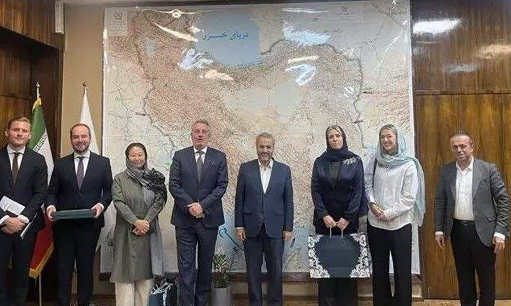 Iranian, Dutch officials hold talks over Afghan refugees